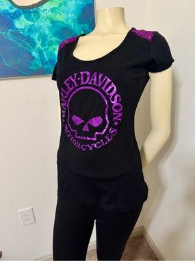 Harley-Davidson Black Tee with Bright Purple Skull Graphic